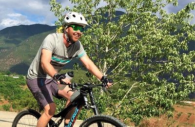 Frans Swanepoel Cycling on the  tour with redspokes